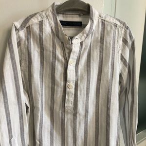 Great condition boys tunic style shirt. Worn twice
